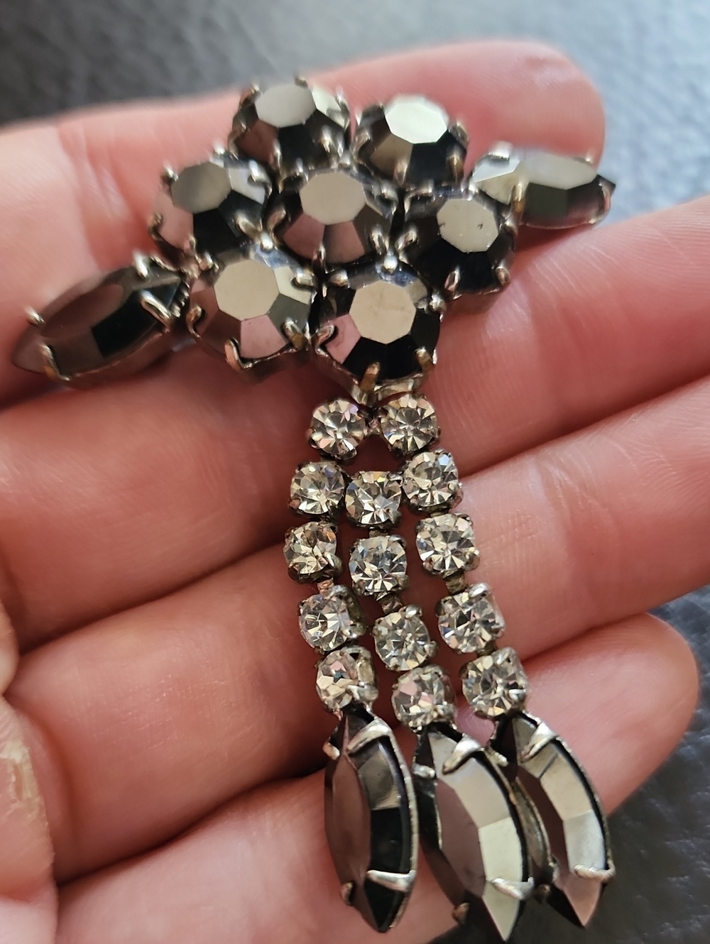 VTG Elegant Black and Clear Crystal Drop Brooch - Women Jewelry